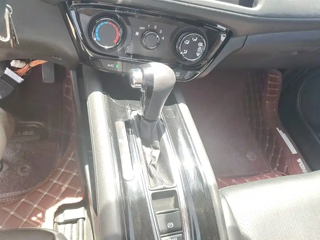Honda Vezel 2015 — фото 14