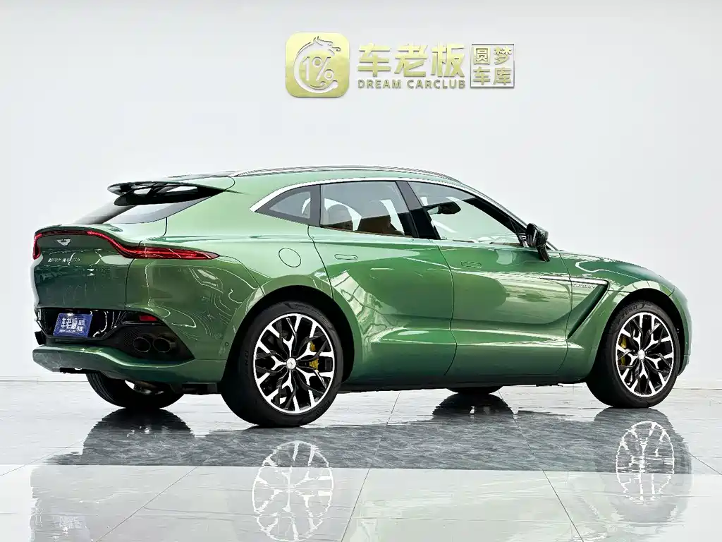 Aston Martin DBX 2023 — фото 4