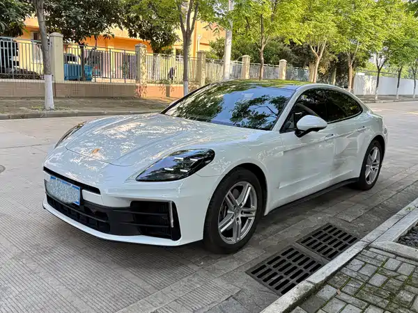 Porsche Panamera 2025