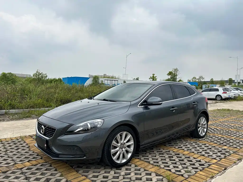 Volvo V40 2016