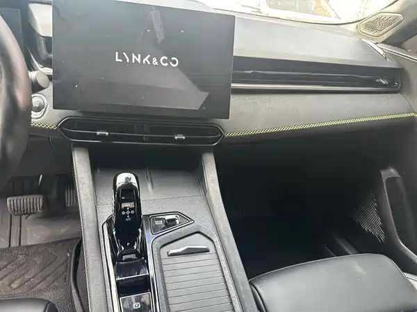 Lynk & Co 03 2022