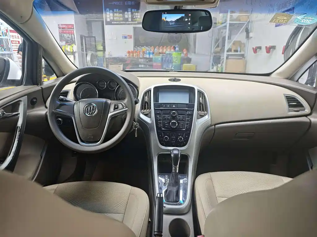 Buick Excelle 2013 — фото 3