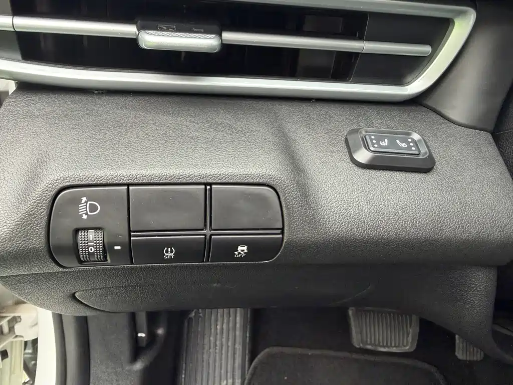Hyundai Elantra 2022 — фото 15
