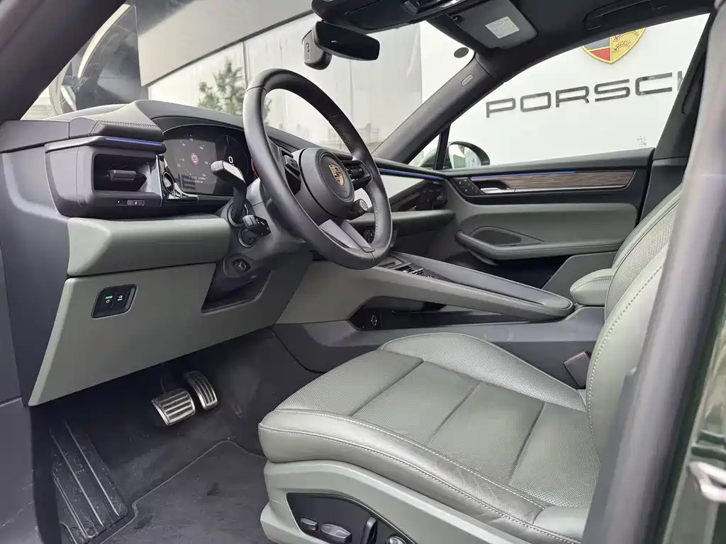 Porsche Macan EV 2025 — фото 15