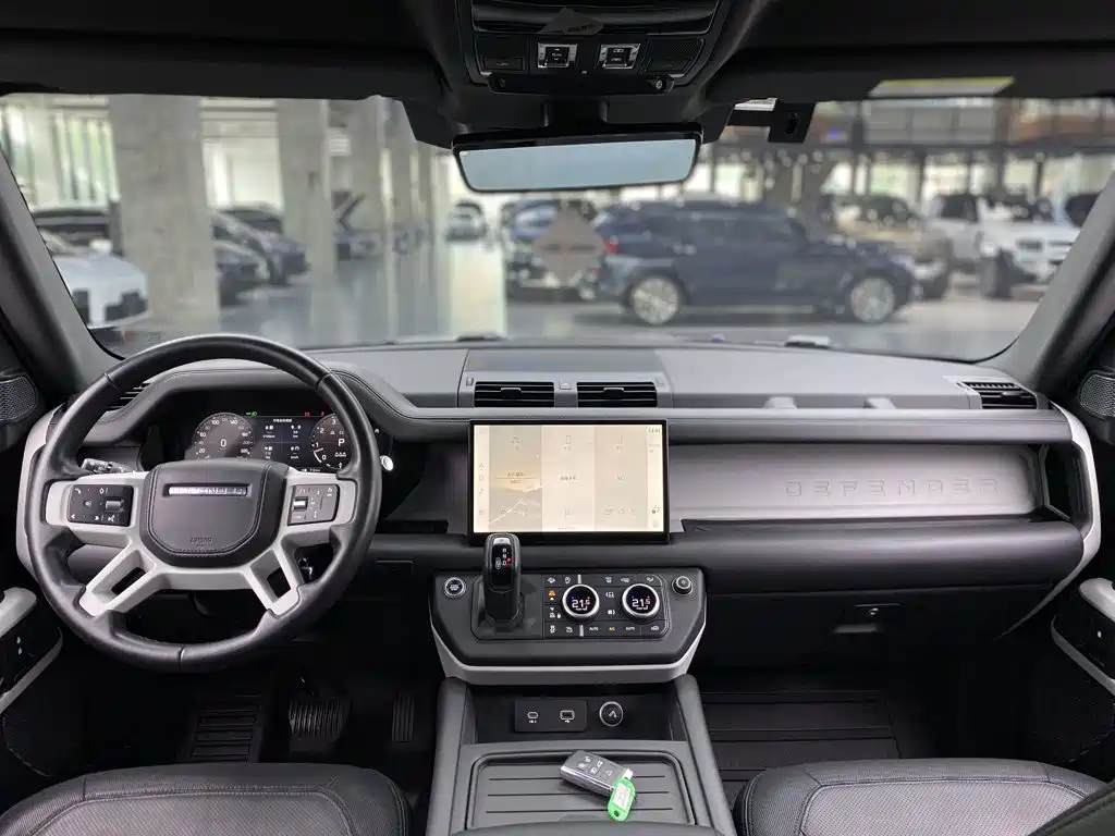 Land Rover Defender 2023 — фото 11