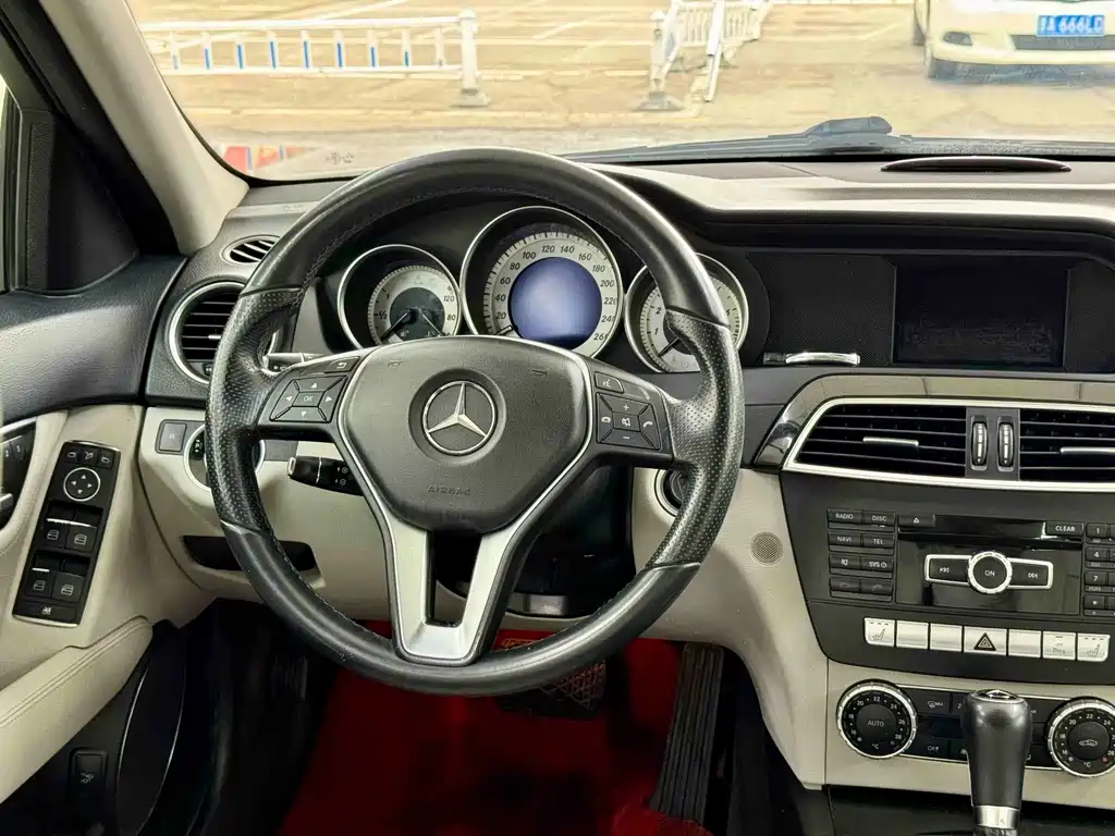 Mercedes-Benz C-Class 2014 — фото 8