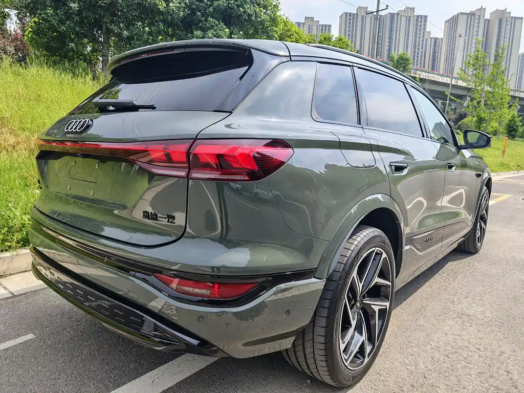 Audi Q6L e-tron 2025 — фото 14