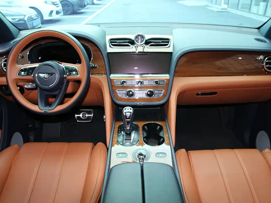 Bentley Bentayga 2022 — фото 11