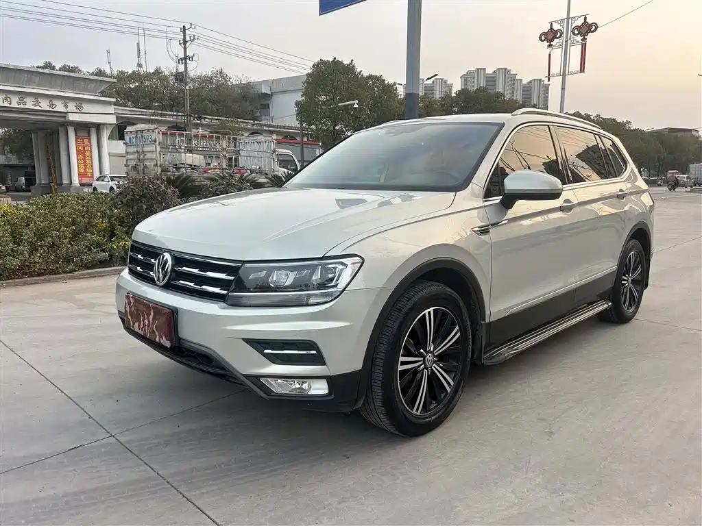 Volkswagen Tiguan L 2020 — фото 1
