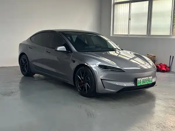 Tesla Model 3 2024