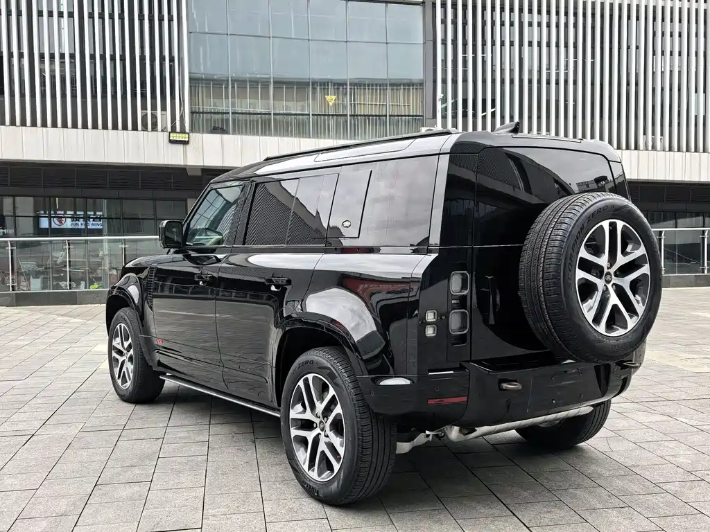 Land Rover Defender 2021 — фото 16
