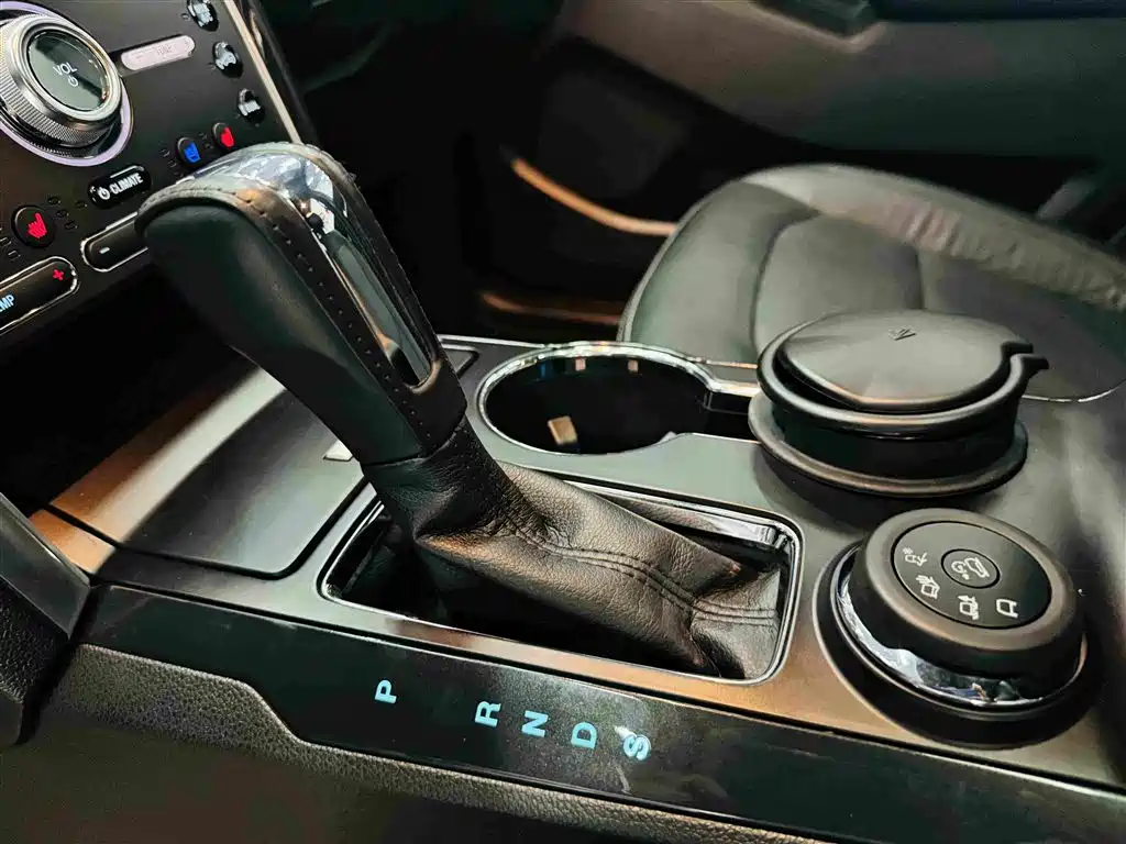 Ford Explorer 2018 — фото 13