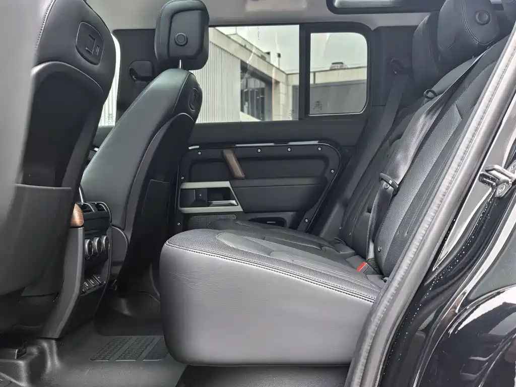 Land Rover Defender 2022 — фото 12