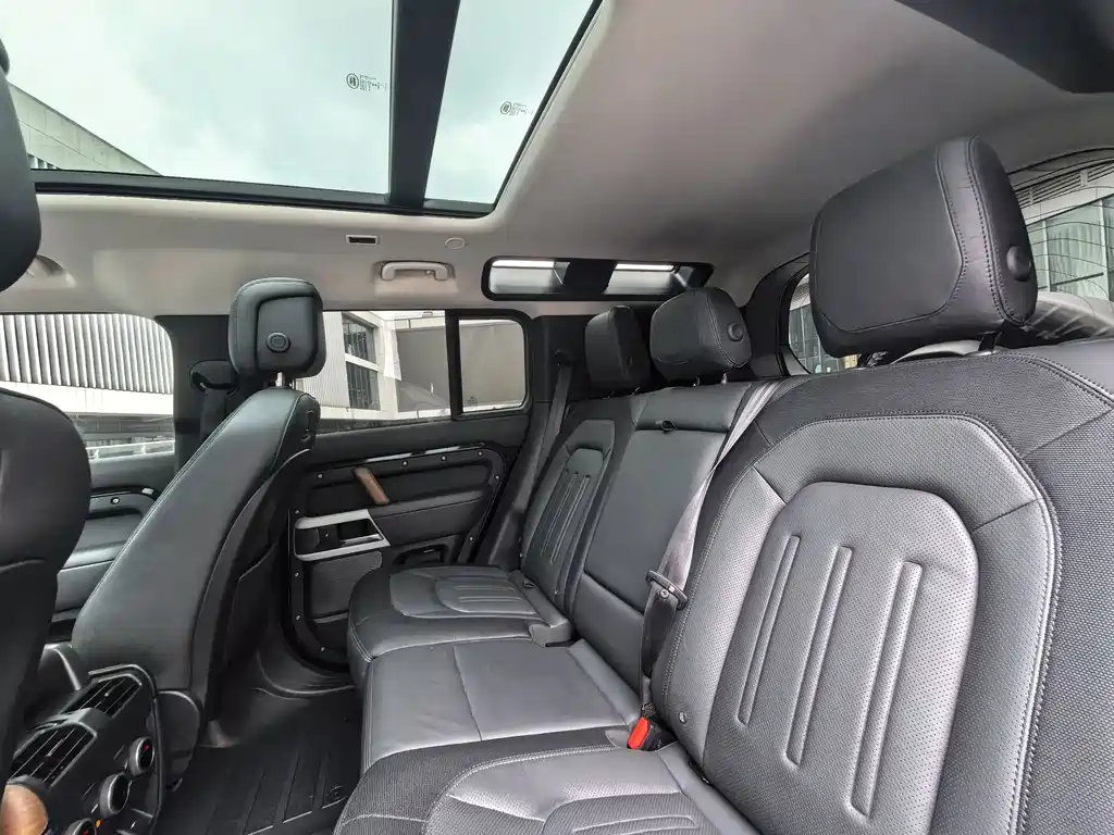 Land Rover Defender 2022 — фото 15