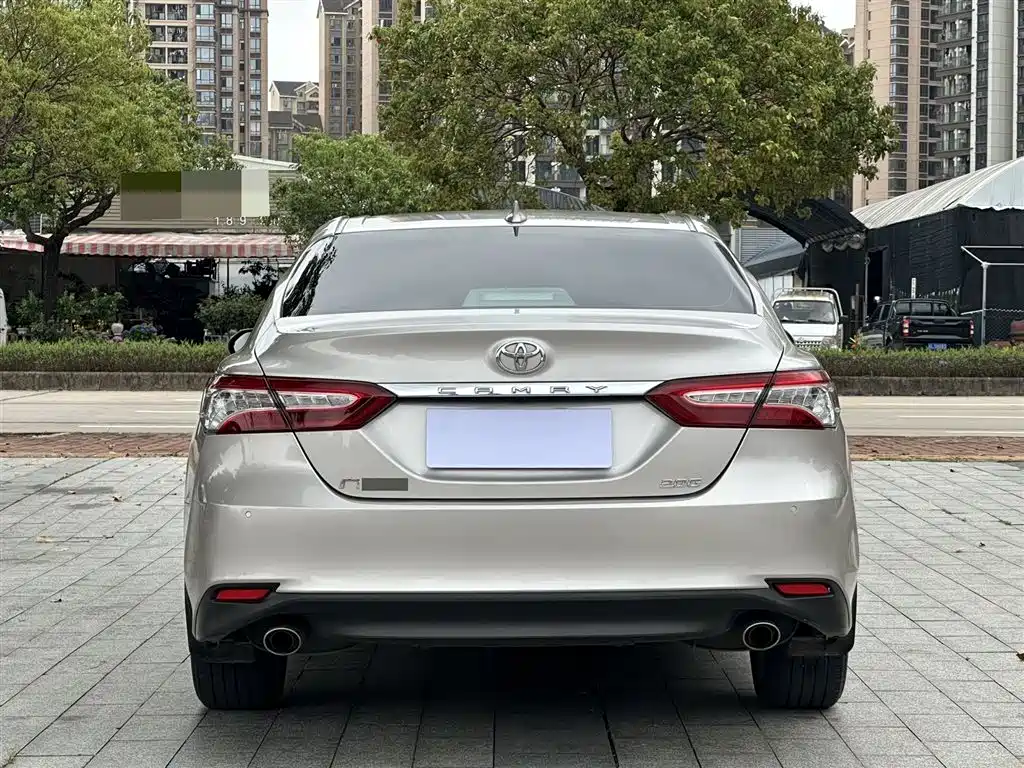 Toyota Camry 2022 — фото 8