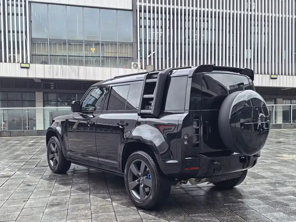 Land Rover Defender 2024 — фото 16