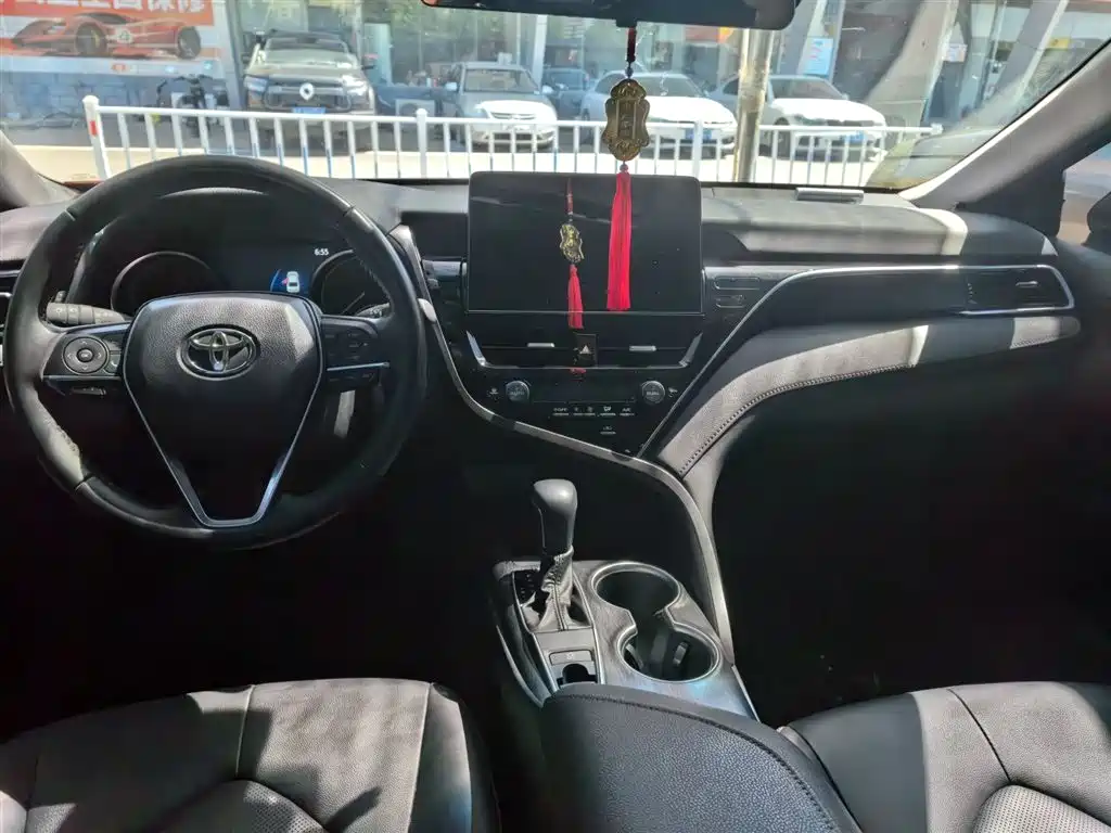 Toyota Camry 2022 — фото 18