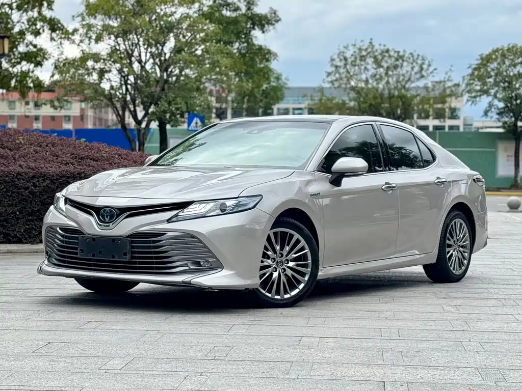Toyota Camry 2019 — фото 1
