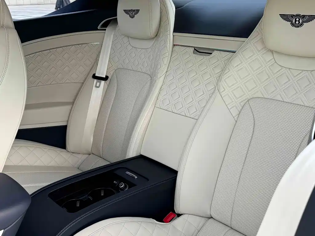 Bentley Continental 2021 — фото 11