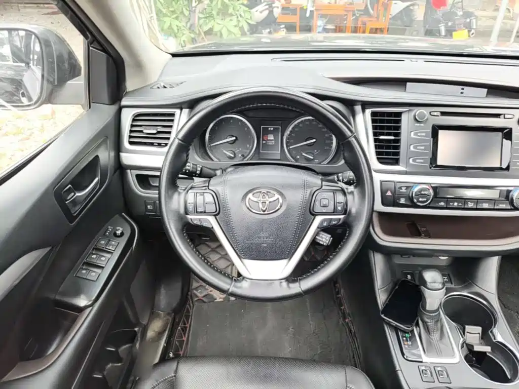 Toyota Highlander 2018 — фото 11