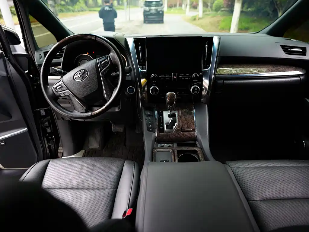 Toyota Vellfire 2023