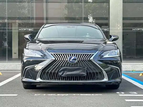 Lexus ES 2020