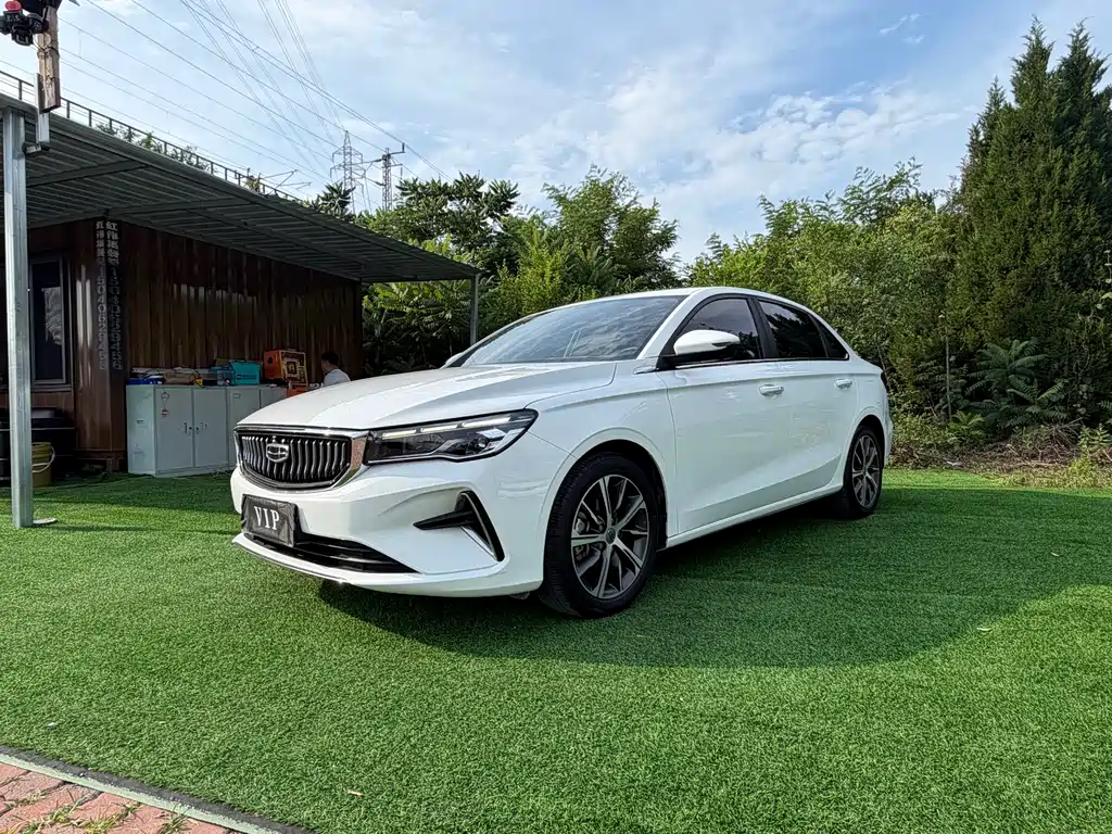 Geely Emgrand 2021