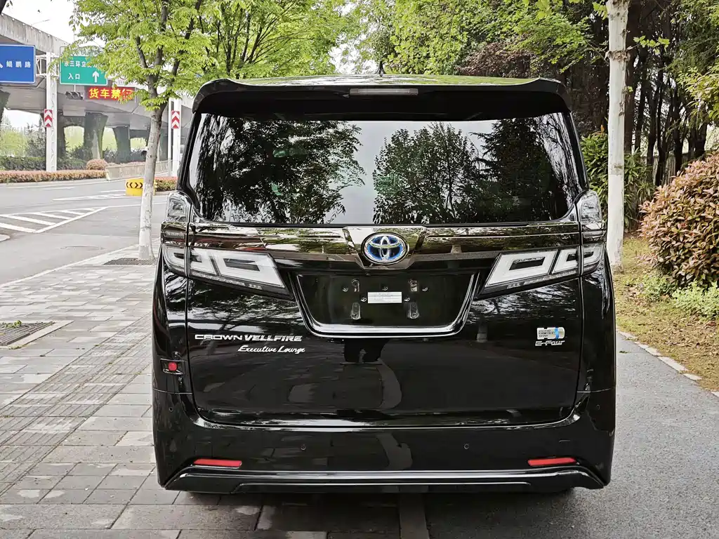 Toyota Vellfire 2023 — фото 9