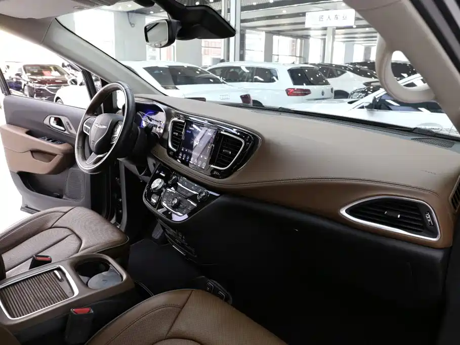 Chrysler Grand Voyager 2019 — фото 17