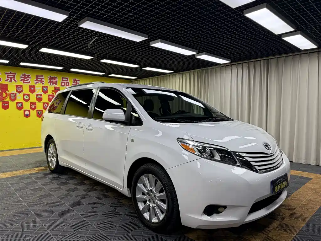 Toyota Sienna 2015 — фото 3