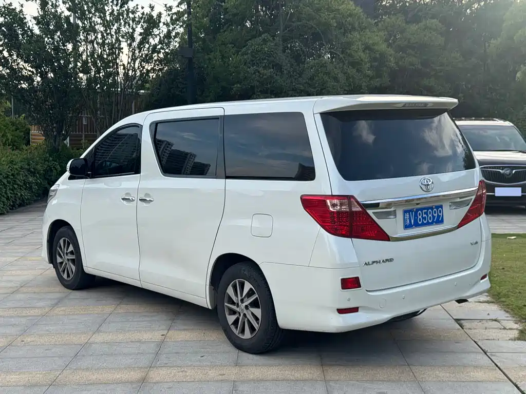 Toyota Alphard 2014 — фото 18