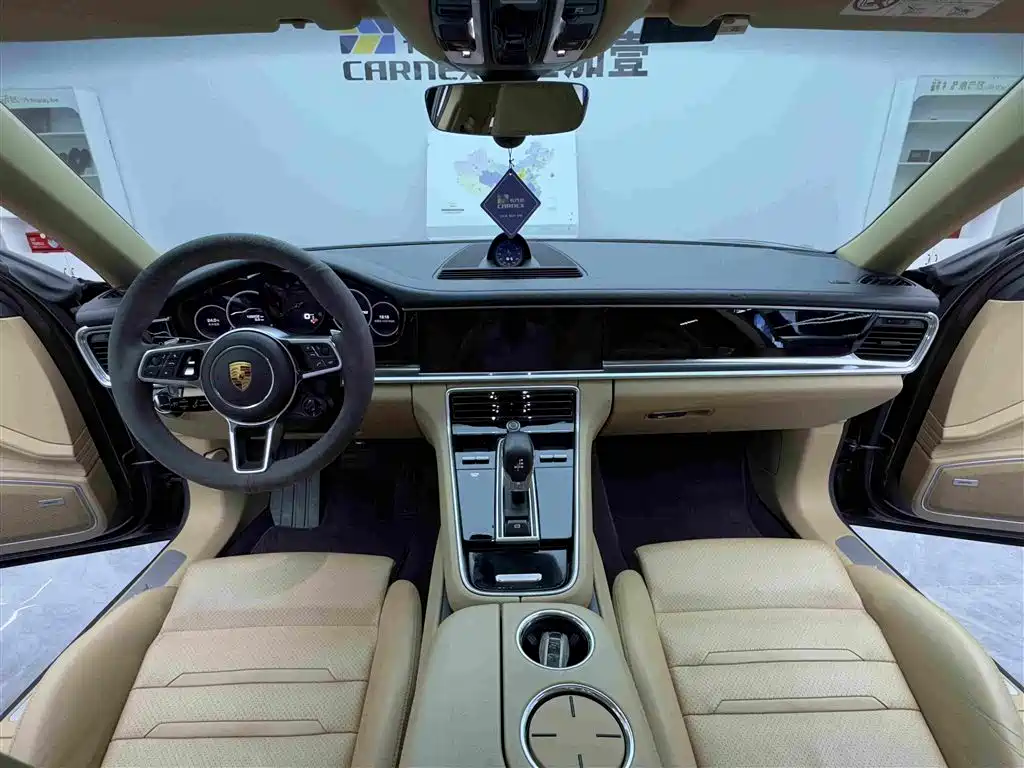Porsche Panamera 2019 — фото 11