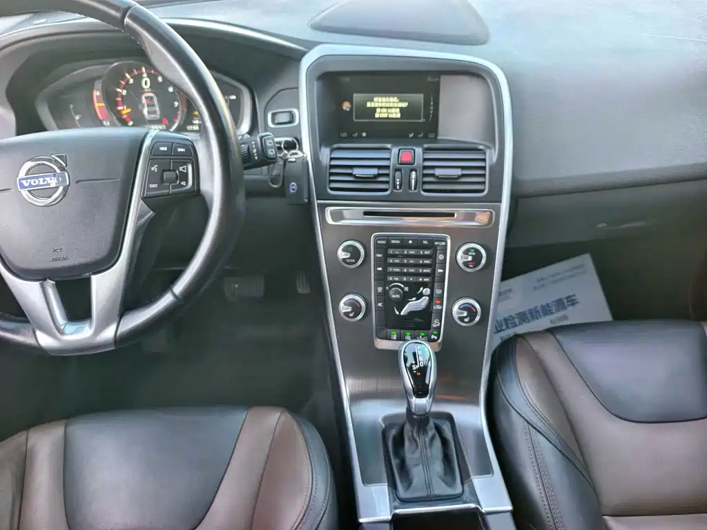 Volvo XC60 2015 — фото 7