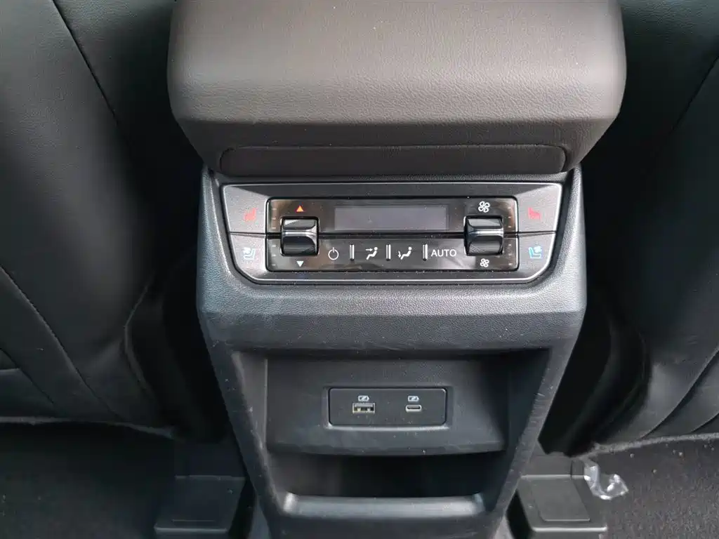 Ford Edge 2025 — фото 16