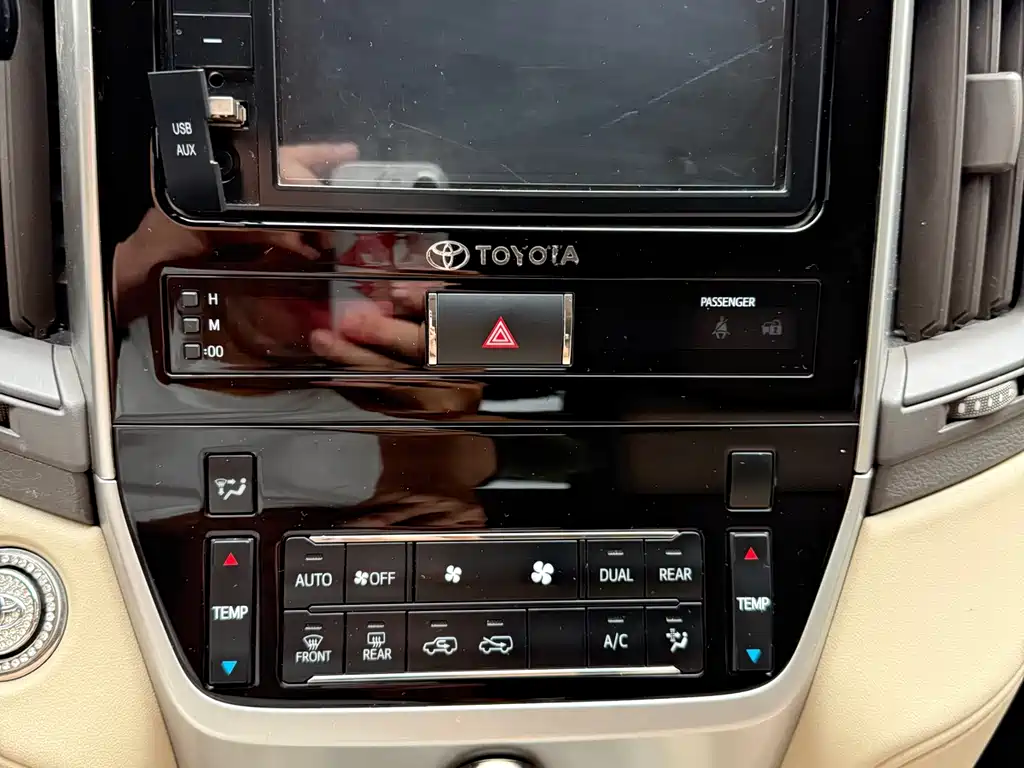 Toyota Land Cruiser 2020 — фото 13