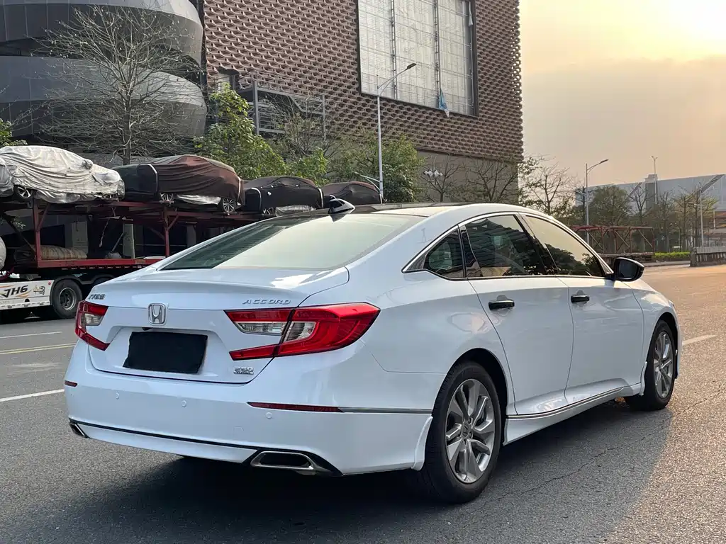 Honda Accord 2018 — фото 12