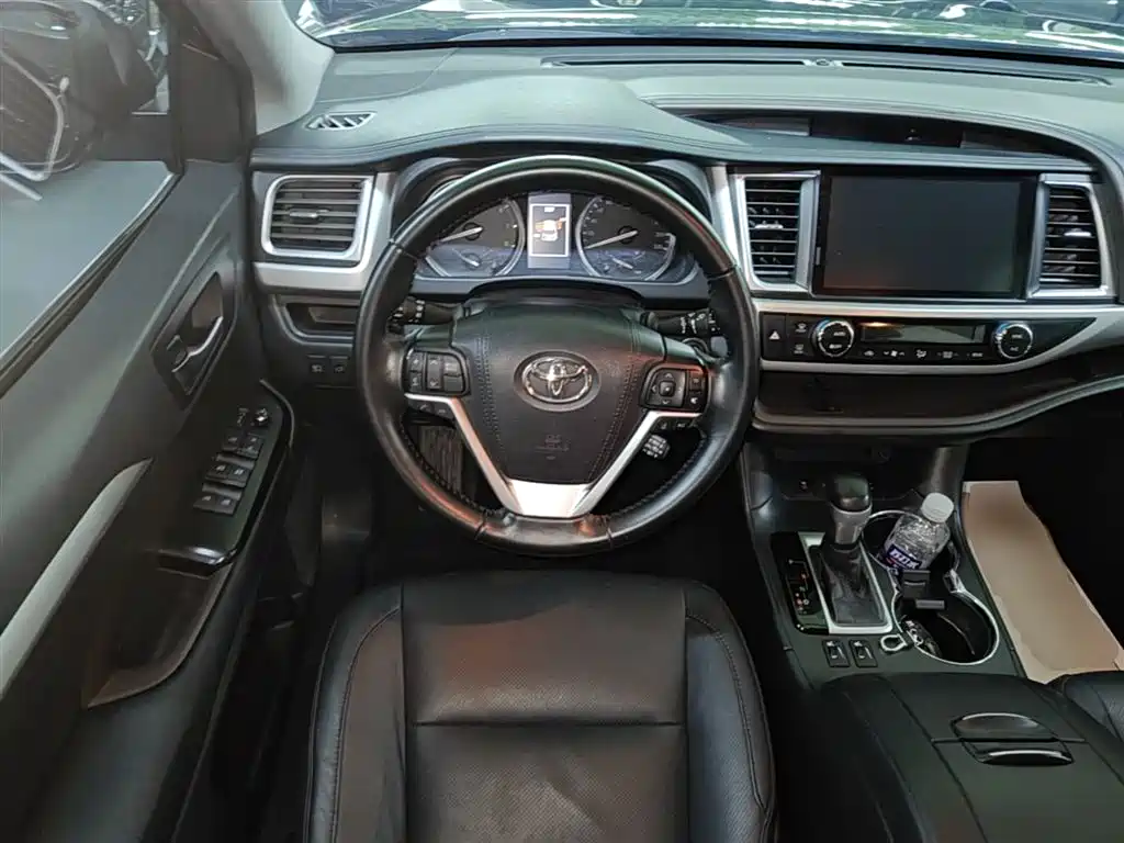 Toyota Highlander 2020 — фото 11