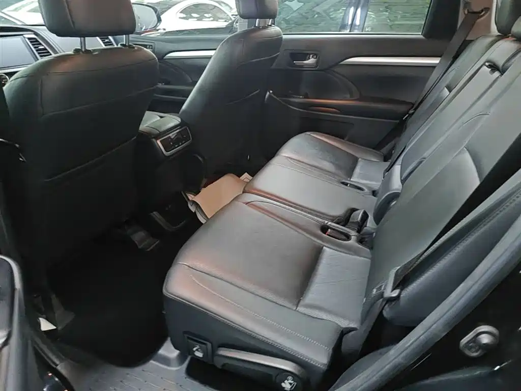 Toyota Highlander 2020 — фото 17