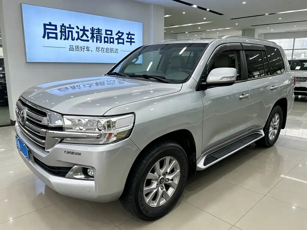 Toyota Land Cruiser 2020 — фото 1