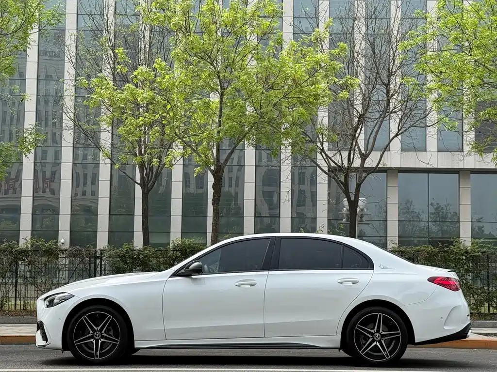 Mercedes-Benz C-Class 2023 — фото 5
