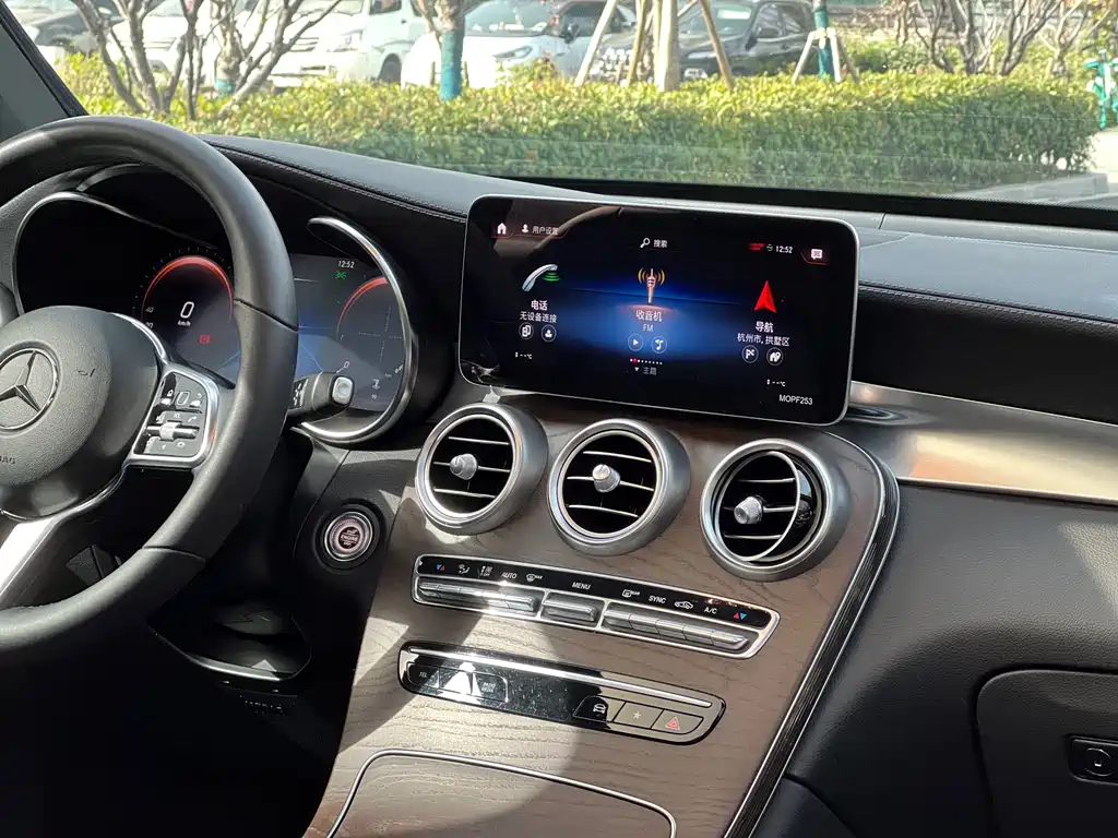 Mercedes-Benz GLC 2019 — фото 12