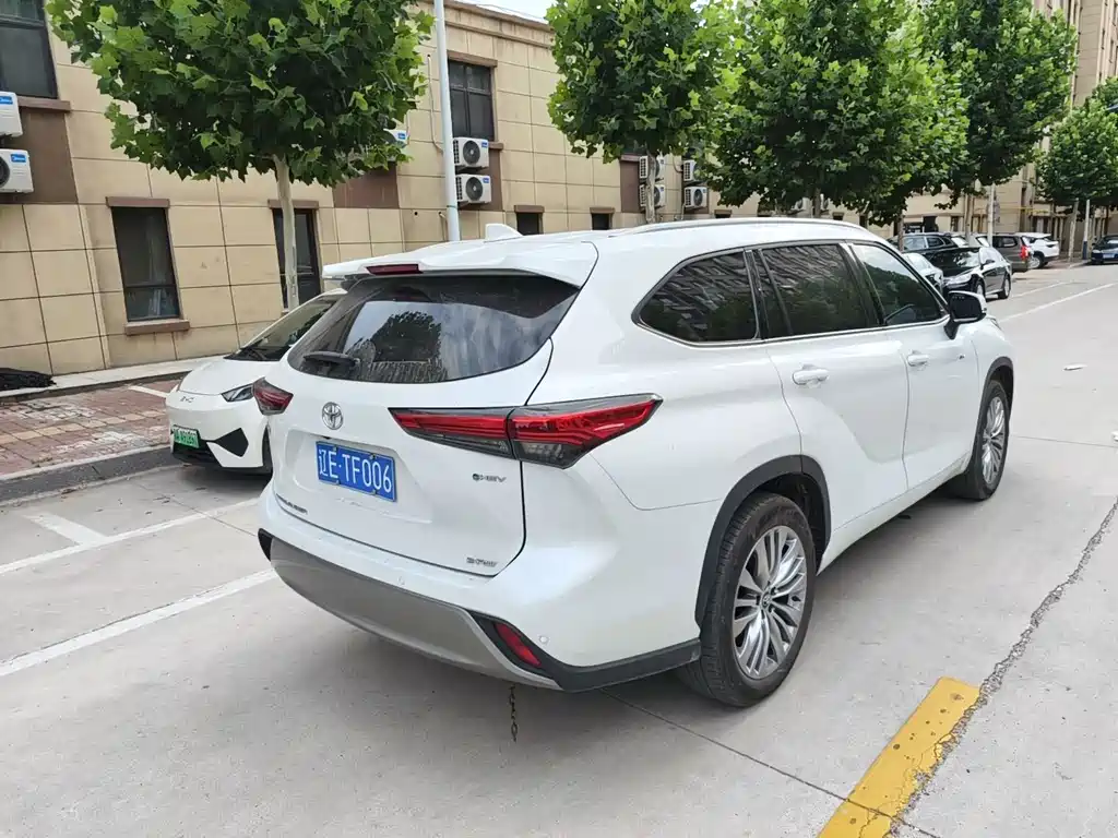 Toyota Highlander 2025