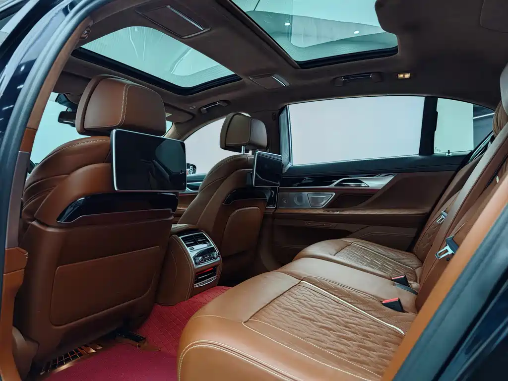 BMW 7 Series 2019 — фото 13
