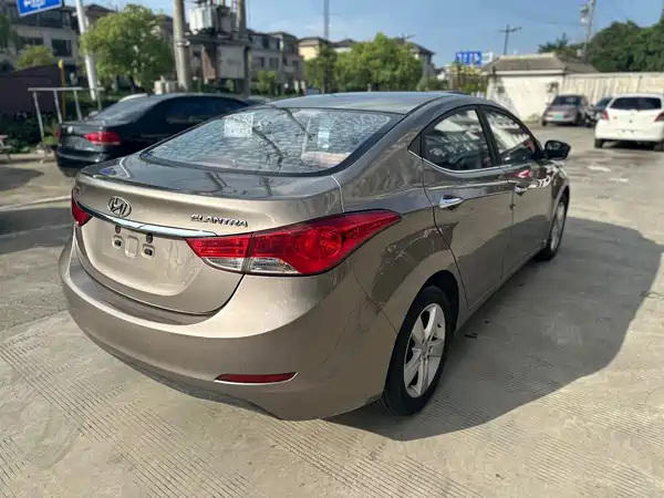 Hyundai Elantra Langdong 2013
