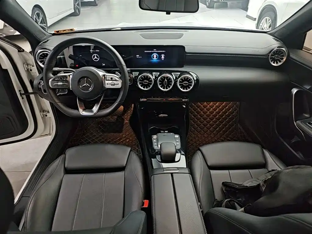 Mercedes-Benz A-Class 2022 — фото 10