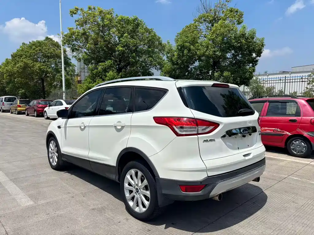 Ford Kuga 2015 — фото 9