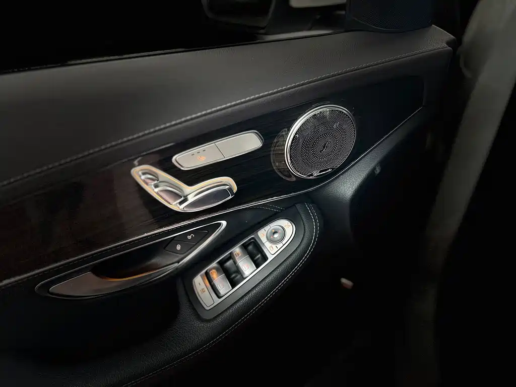 Mercedes-Benz GLC 2017 — фото 12