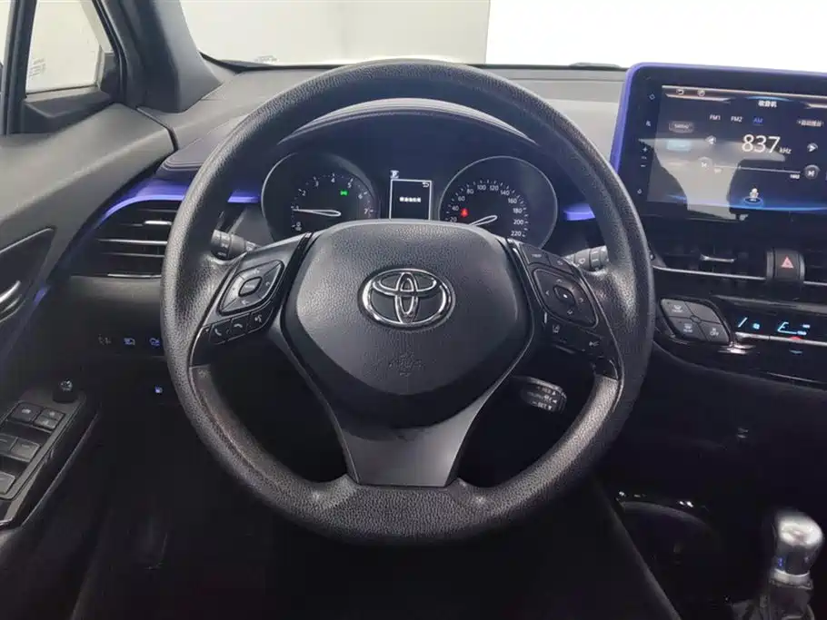 Toyota C-HR 2020 — фото 15