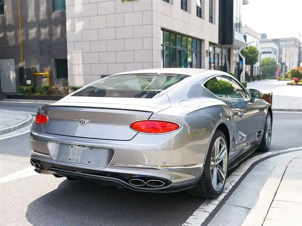 Bentley Continental 2023 — фото 15
