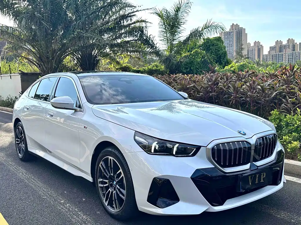 BMW 5 Series 2025